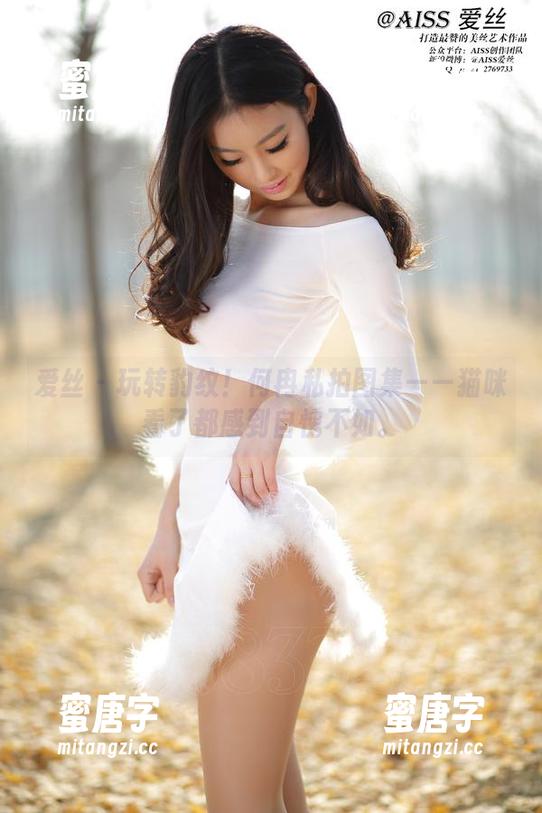 爱丝-何冉 爱丝 - 玩转豹纹!何冉私拍图集——猫咪看了都感到自愧不如。
