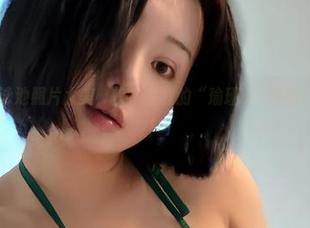 微密圈 – 泳池照片太美，快来借我的“瑜瑾u”眼睛？下载体验！