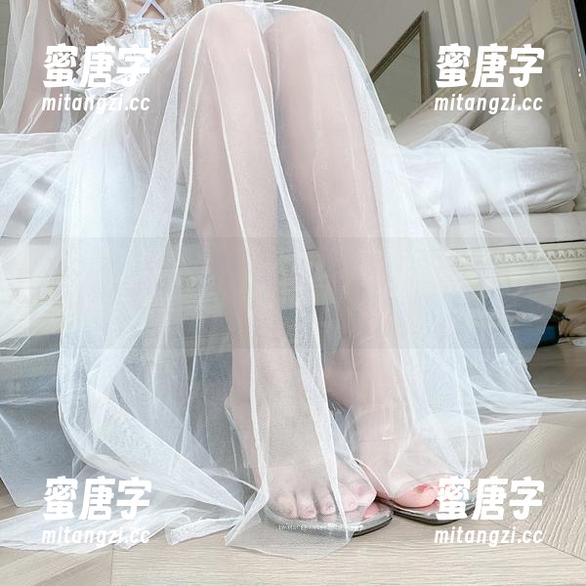 白烨烨 白烨烨校园图集——谁在操场等你,顺便来个下载吧!
