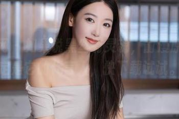 秀人网 – 如果说黑丝有灵魂，俞漫原图肯定是它的代言人，快下载试试。