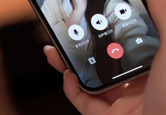 秀人网 – 养乐多Doll的蕾丝：一个私拍合集里的柔美隐喻