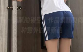 秀人网 – 奶酥的镂空，作品集翻页间，那种意外的清新感