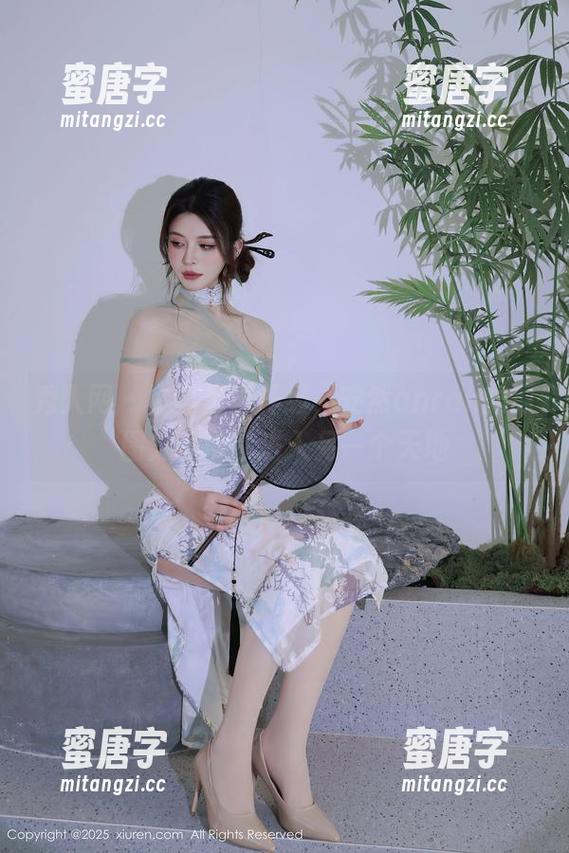 秀人网 - 比基尼再升级，安然anran的原图分享带你进入另一个天地