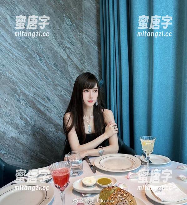 腐团儿Ikaros 免费图包上传中,腐团儿Ikaros把尼禄·克劳狄乌斯的形象玩得淋漓尽致