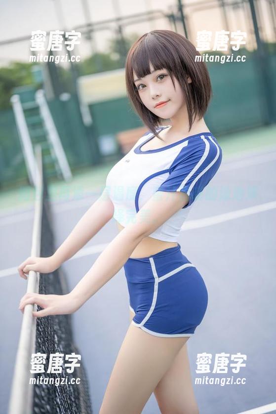 蜜汁猫裘 图包里再添一层温度,蜜汁猫裘的泳池演绎完美。