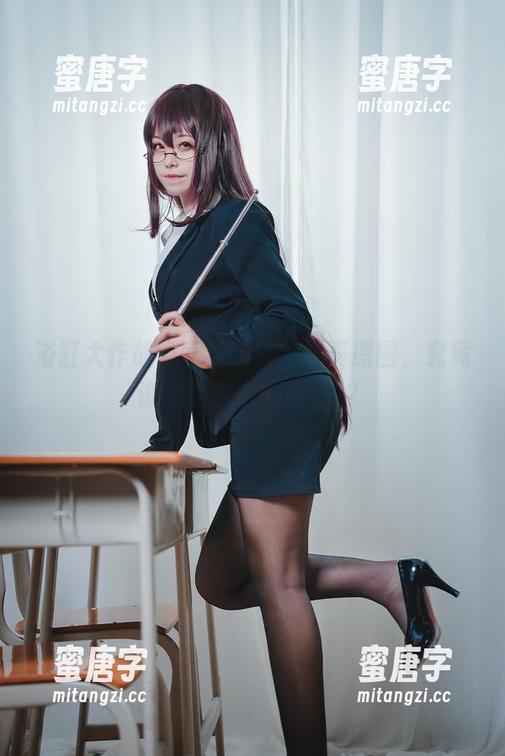 蜜汁猫裘 浴缸大作战:蜜汁猫裘的写真原图,究竟谁才是水中的MVP?