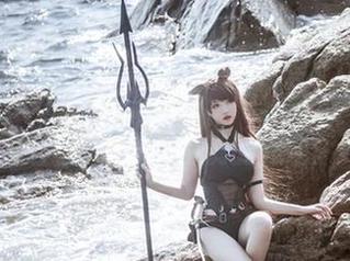 阿薰kaOri带来的作品——我偷偷转身，发现了些难以言说的秘密。