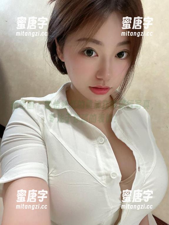 雪怡妹纸 微密圈 - 雪怡妹纸的黄浦江畔旅行写真,专注于你猜的表情!