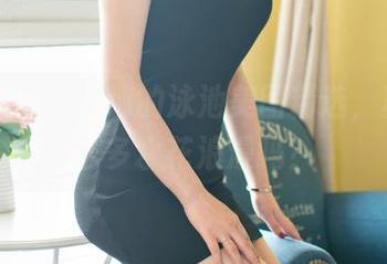 青豆客 – 王语纯的泳池美图精选，真有那么多水花浪漫吗？