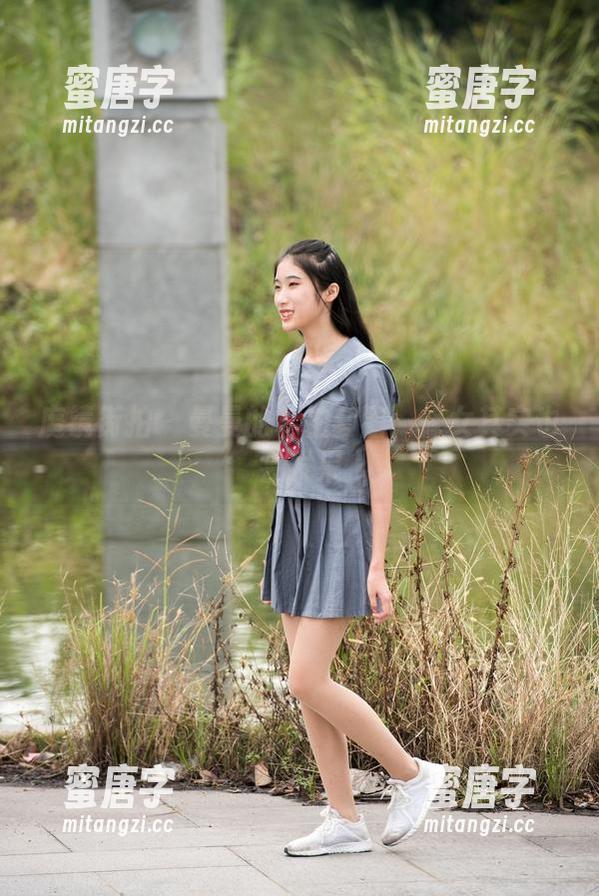 魔镜街拍-曼曼 魔镜街拍 - 曼曼的私拍套图:修女其实也会发呆