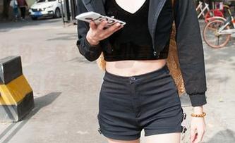 魔镜街拍 – 免费的艾小青专属图册，超短裙+肉丝=想象超出了我的脑洞！