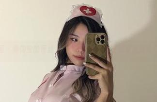 微密圈 – 黑饱宝的蕾丝写真：她真的是把衣服穿得跟没穿一样